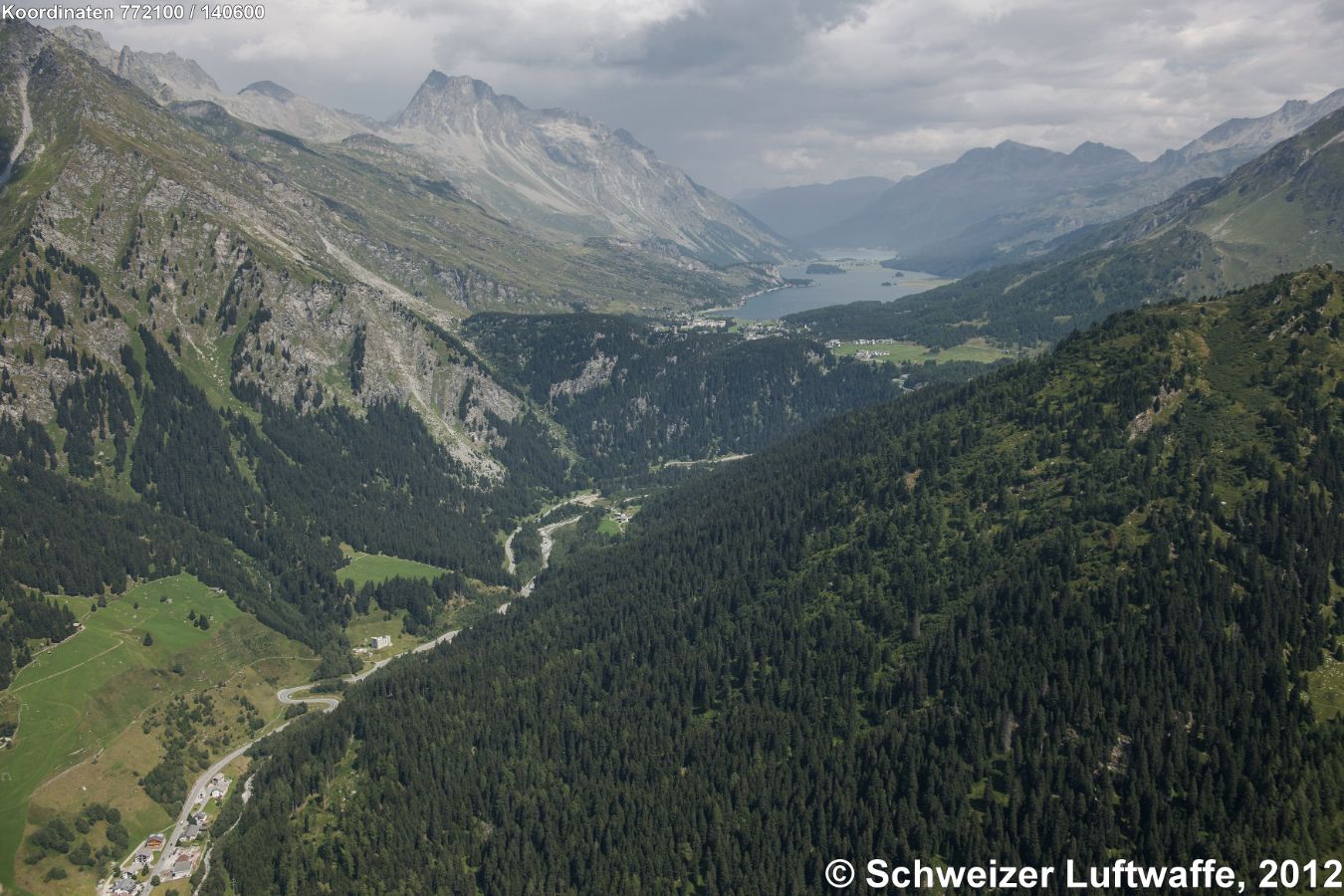 Bergell; Casaccia Richtung Malojapass; im Hintergrund: Silser-See